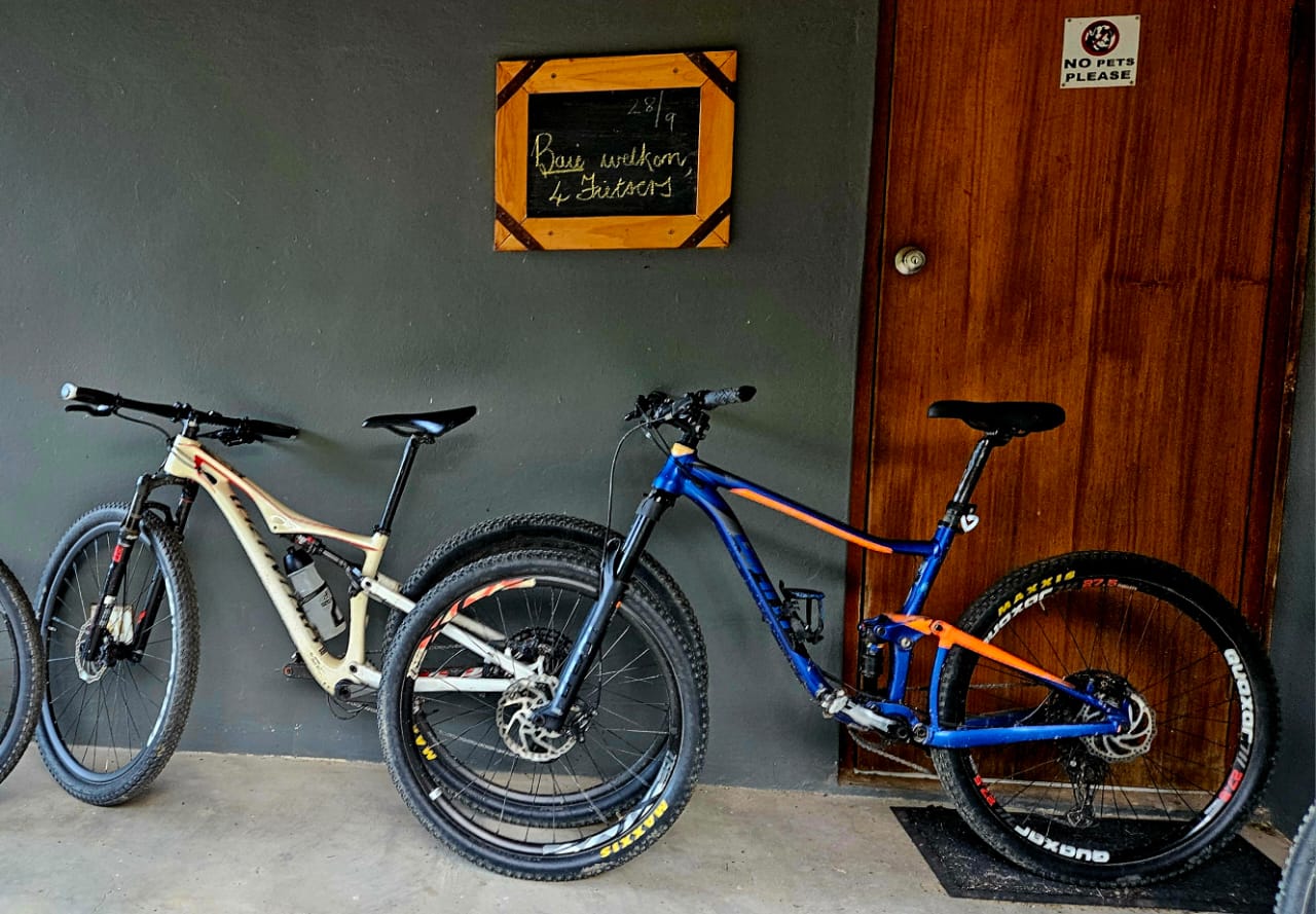 Fietse_Rus en Vrede Plaashuis Fietse_Rus en Vrede Plaashuis