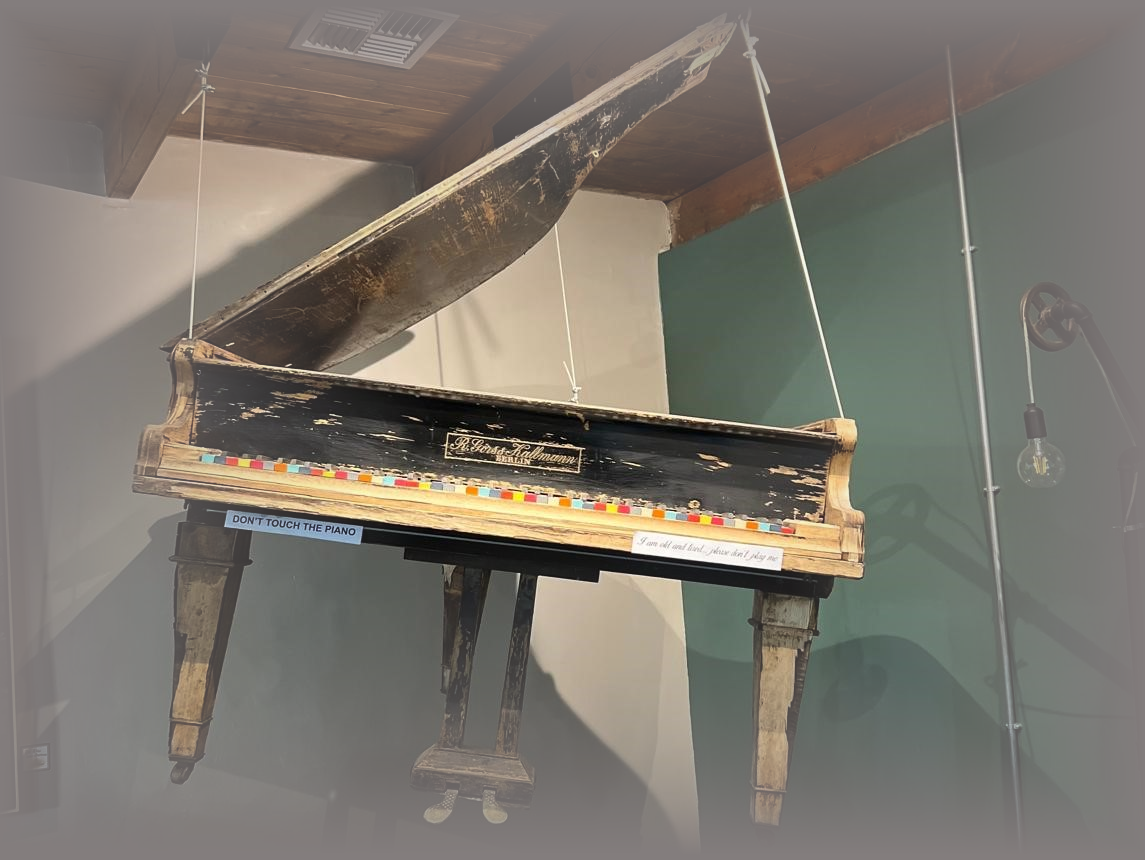 HANGING_PIANO HANGING_PIANO